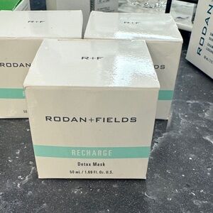 Rodan + Fields Recharge Detox Mask - White and Aqua